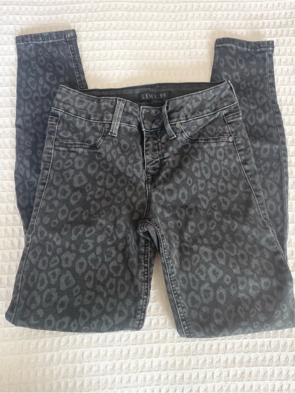 Level 99 Women's Charcoal Leopard Print Jeans size 25